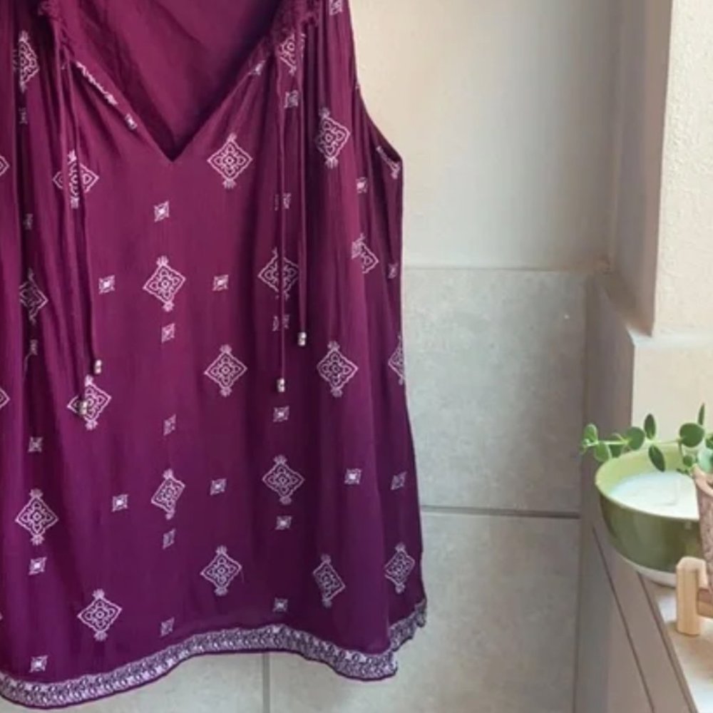 WHBM Plum Embroidered Sleeveless Top Size X Small - Picture 3 of 6